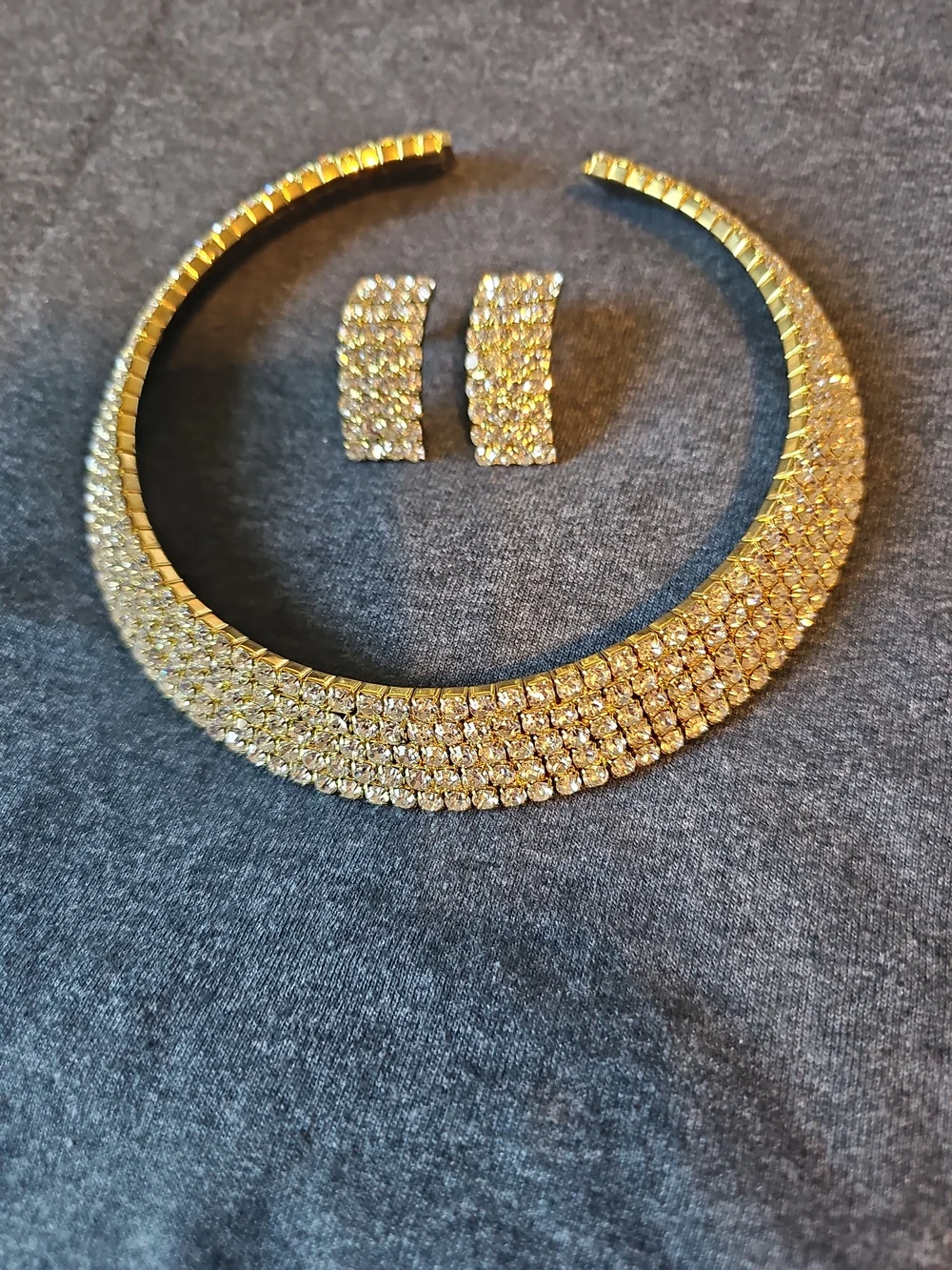 Gold-Tone Rhinestone Statement Collar Necklace & Earrings Set – Never Worn